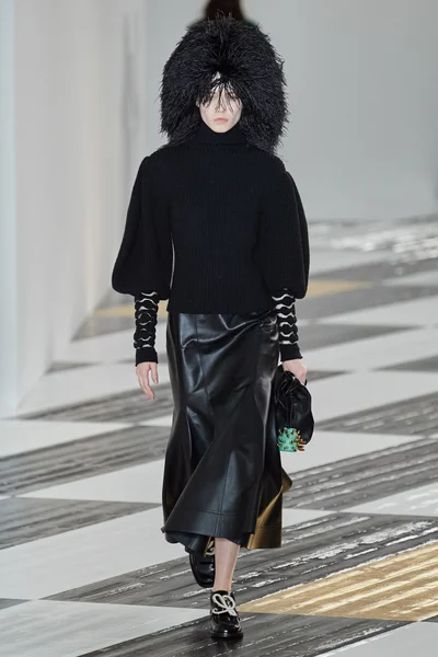Look 9